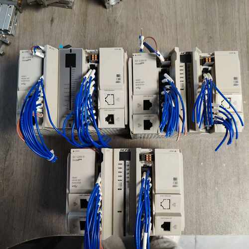 溢价-合川PLC型号HCQ1-1200-D2三台成色如图
