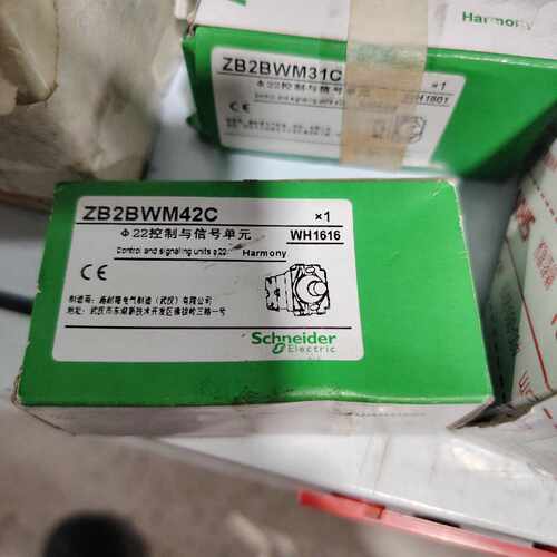 （请询价）全新控制与信号单元ZB2BWM42C 有三盒