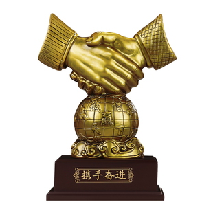 合作共赢握手摆件诚信天下老板办公室桌面装饰工艺品公司开业礼物