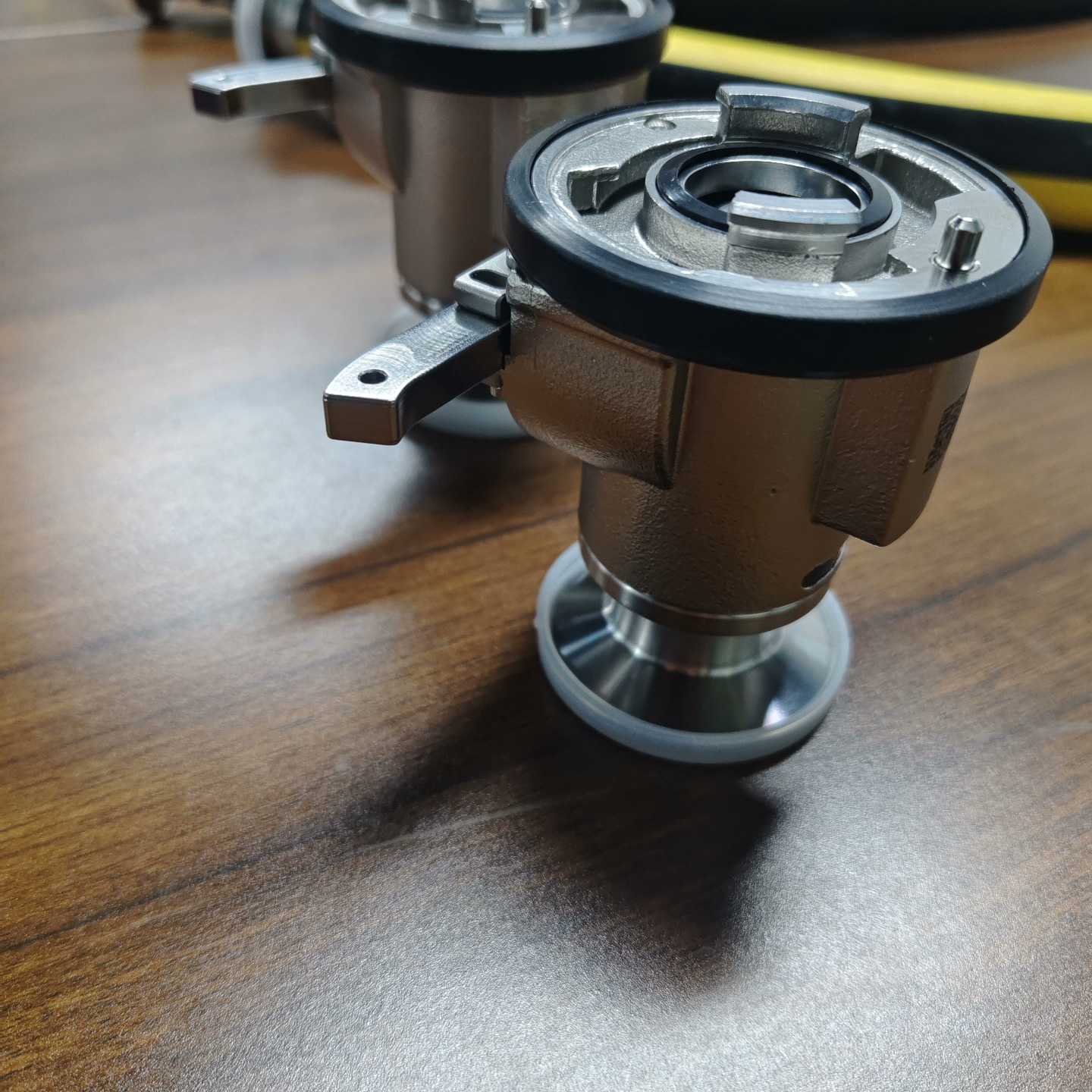 议价--液冷快速接头FD83，DN25球阀，不锈钢材质，接口完整，密