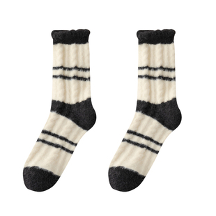 花边袜子女秋冬款加绒加厚澳绒中筒袜黑白条纹居家睡眠珊瑚绒长袜