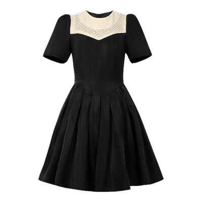 圆领高腰显瘦黑色连衣裙