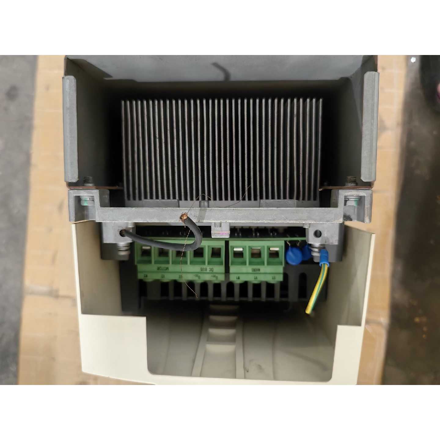 议价拆机ABB变频器,ACS550-01-031A-4,实物图片