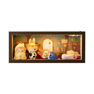 适用凌晨一点盲盒收纳展示盒手办中空立体相框造景带灯可充电摆件