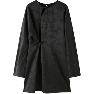 太平鸟女装国风连衣裙长袖25秋新款缎面新中式圆领镂空收腰短款