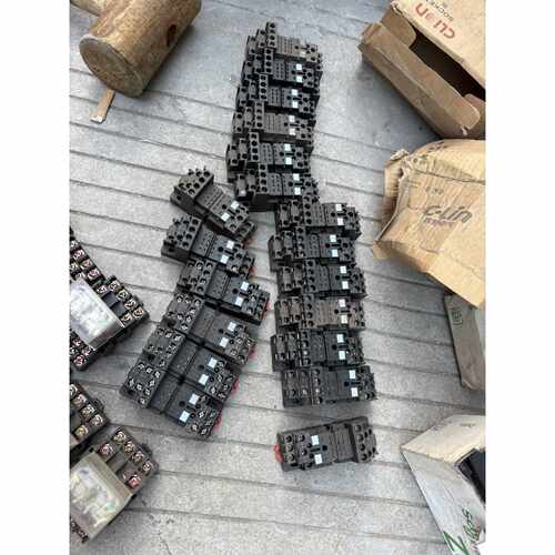 RXZE2M114 继电器底座 工业继电器