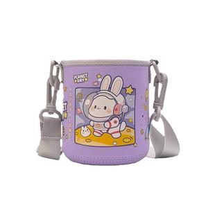 可爱保护杯套600ml儿童保温背带乐通用学生水壶防摔杯袋子矮胖希