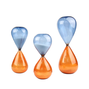 中古风样板间架空层书房书桌皮革手作办公主题饰品摆件