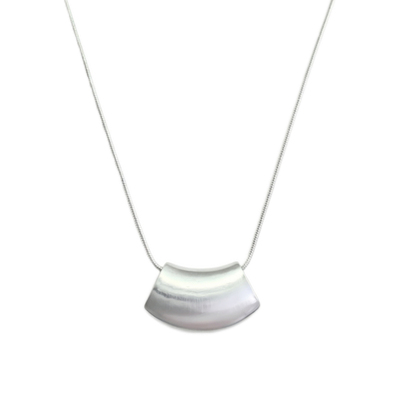 项链白色气质绝美女生