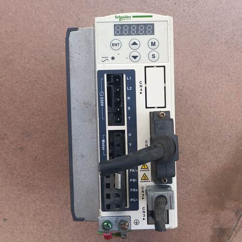 议价施耐德伺服驱动器LXM23DU07M3X 750W维修