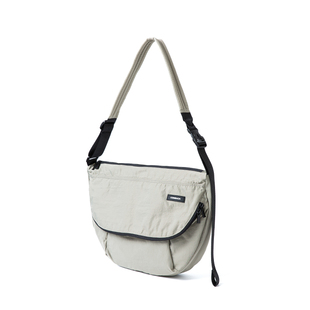 COMBACK新款城市休闲斜挎包男女百搭通勤上课大容量学生邮差包包