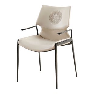 意式轻奢餐椅家用铁艺靠背凳马鞍皮扶手椅酒店洽谈椅餐厅样板间椅