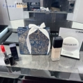 Montaigne limited edition small carrying bag, approximately 14.5 * 13 * 5cm, suitable for lipstick cushion