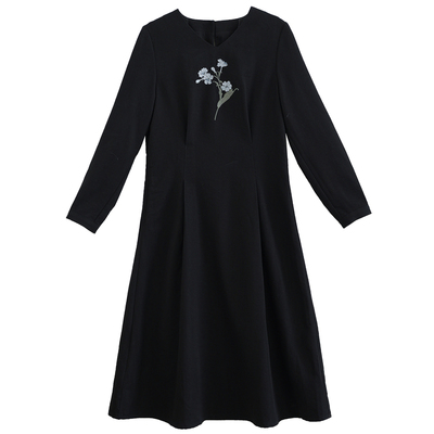 温婉文艺小V领X型修身连衣裙