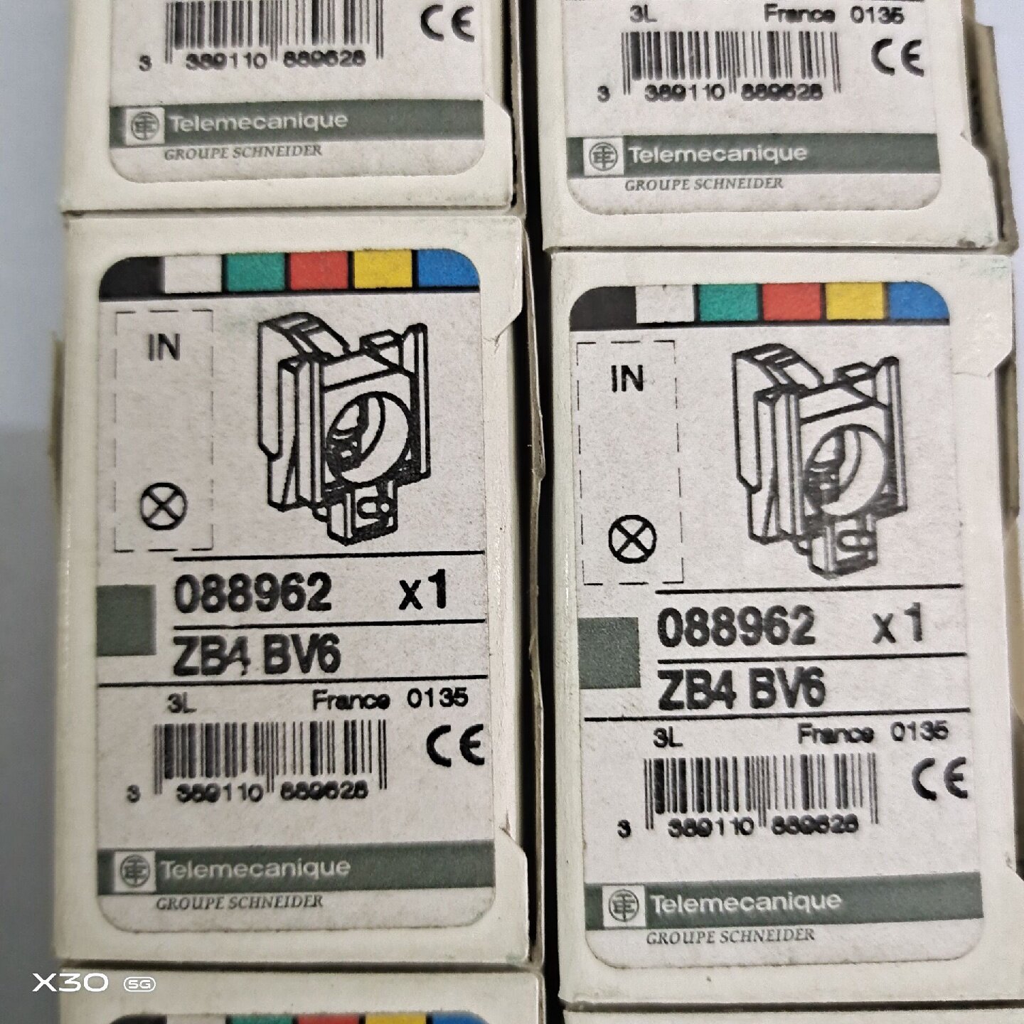 议价法国进口XB4按钮底座ZB4BV6ZB4BD2BD4ZB4BG4ZB4BS44ZB4BA2