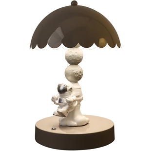 宇航员台灯创意摆件送男生实用礼物特别实用太空人卧室床头柜装饰