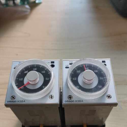 议价-时间继电器H3BA-N两个，24VDC，带底座P2CF