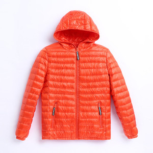 雪中飞轻薄羽绒服女连帽短款2025新款中老年爆款时尚薄款妈妈外套