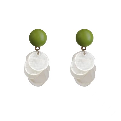 牛油果绿色耳环女适合夏天的贝壳耳坠耳饰2025年新款网红爆款耳钉