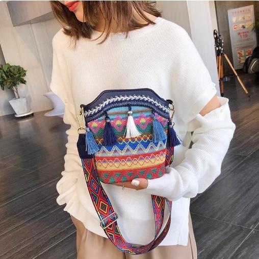 广西壮锦花纹壮族编织布包民族斜挎包礼品包流苏编织水桶单肩包