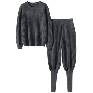 时尚圈炙手可热的！圆领100%纯羊绒衫女毛衣针织羊绒裤子外穿套装