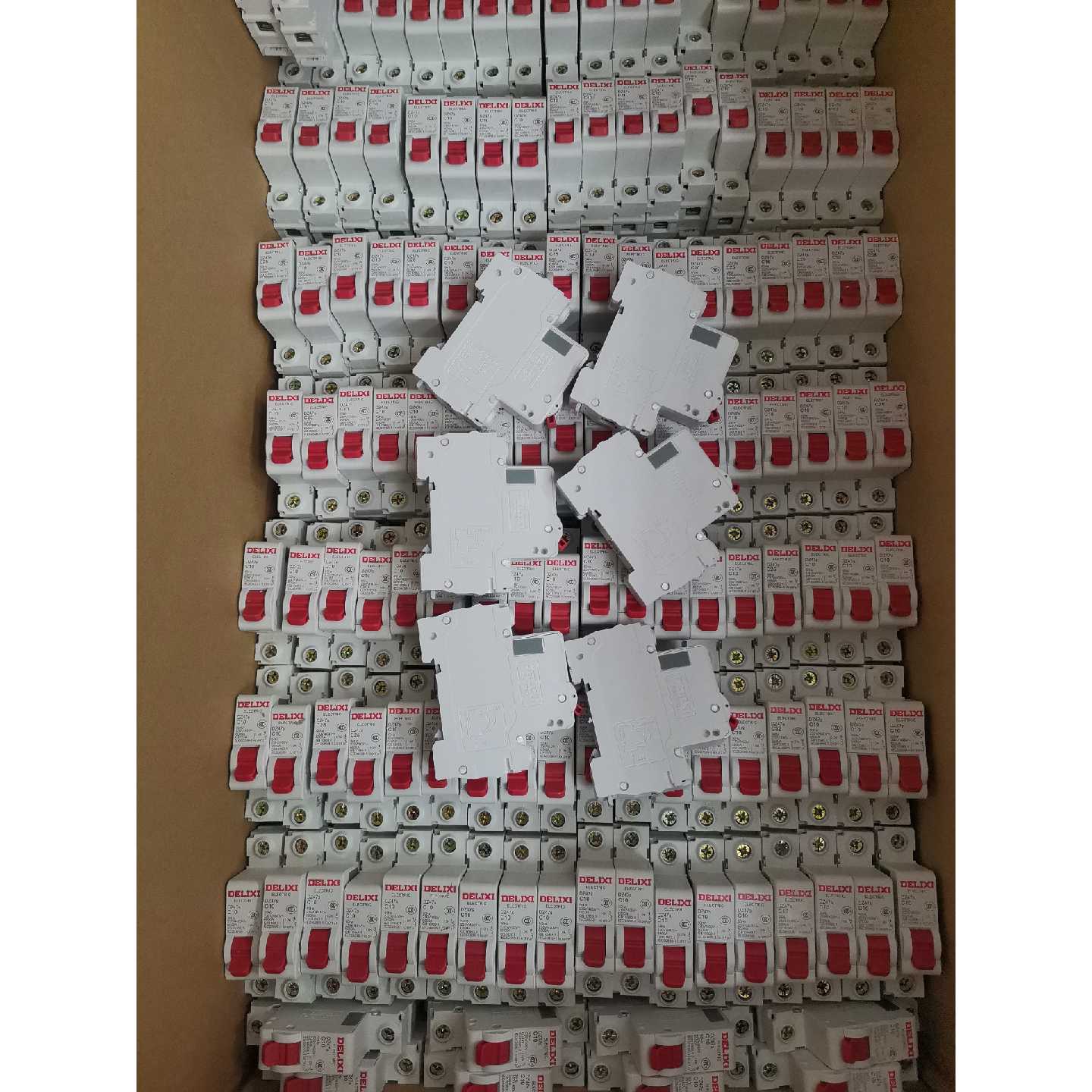德力西小型家用断路器1p空开16安一40安 优势出货。