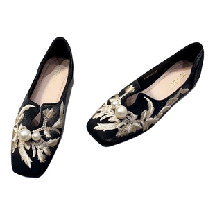 新中式国风潮方头单鞋女鞋2026春季新款刺绣缎面软底旗袍鞋豆豆鞋