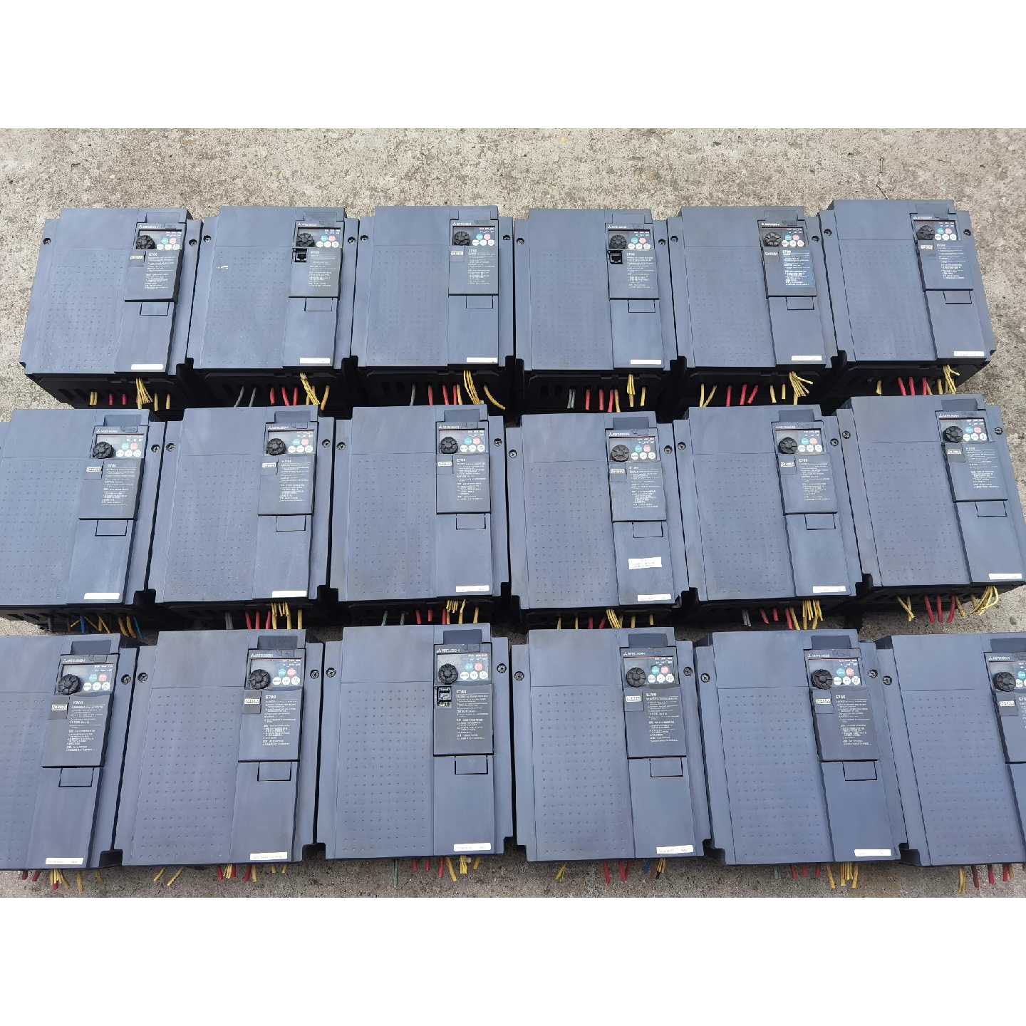 议价三菱E740变频器15KW