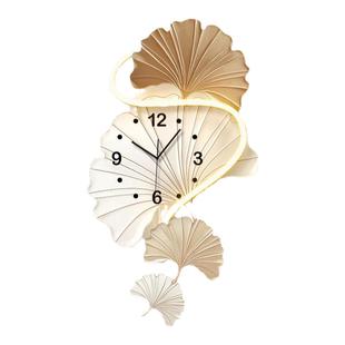 奶油风挂钟客厅2026新款装饰画银杏叶创意时钟壁灯静音摇摆钟表