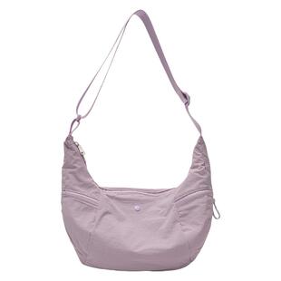 轻便简约牛角包包女2025新款潮大容量松弛感单肩包运动健身斜挎包