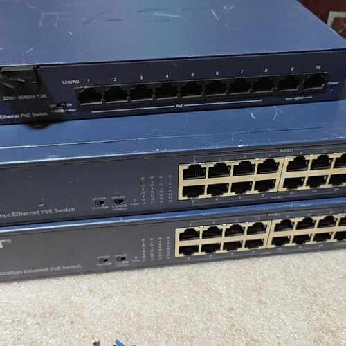 溢价-迅捷FS16CP百兆16口POE交换机2台，FS10CP百兆