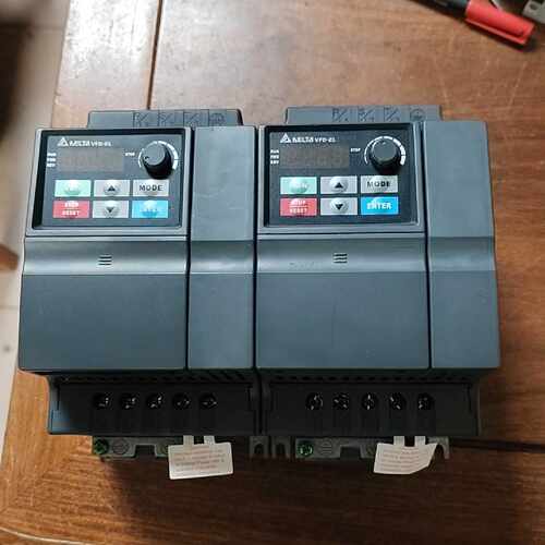 在线议价拆机的两个台达变频器，VFD015EL21A和VFD022E