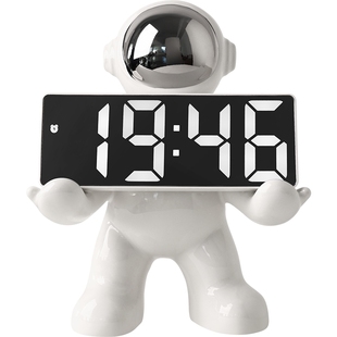 创意宇航员数字时钟闹钟摆件客厅酒柜玄关电视柜电子台钟装饰品