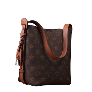 优草坊正品女包新款真皮欧美时尚老花水桶包女单肩斜挎包软皮印花