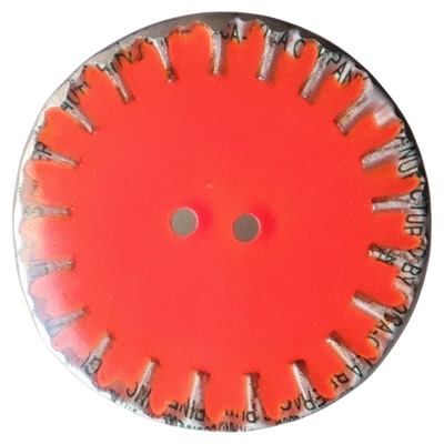 中心桔红色银边绿字纽扣