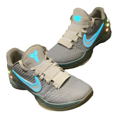 Nike科比篮球鞋减震低帮轻量发光