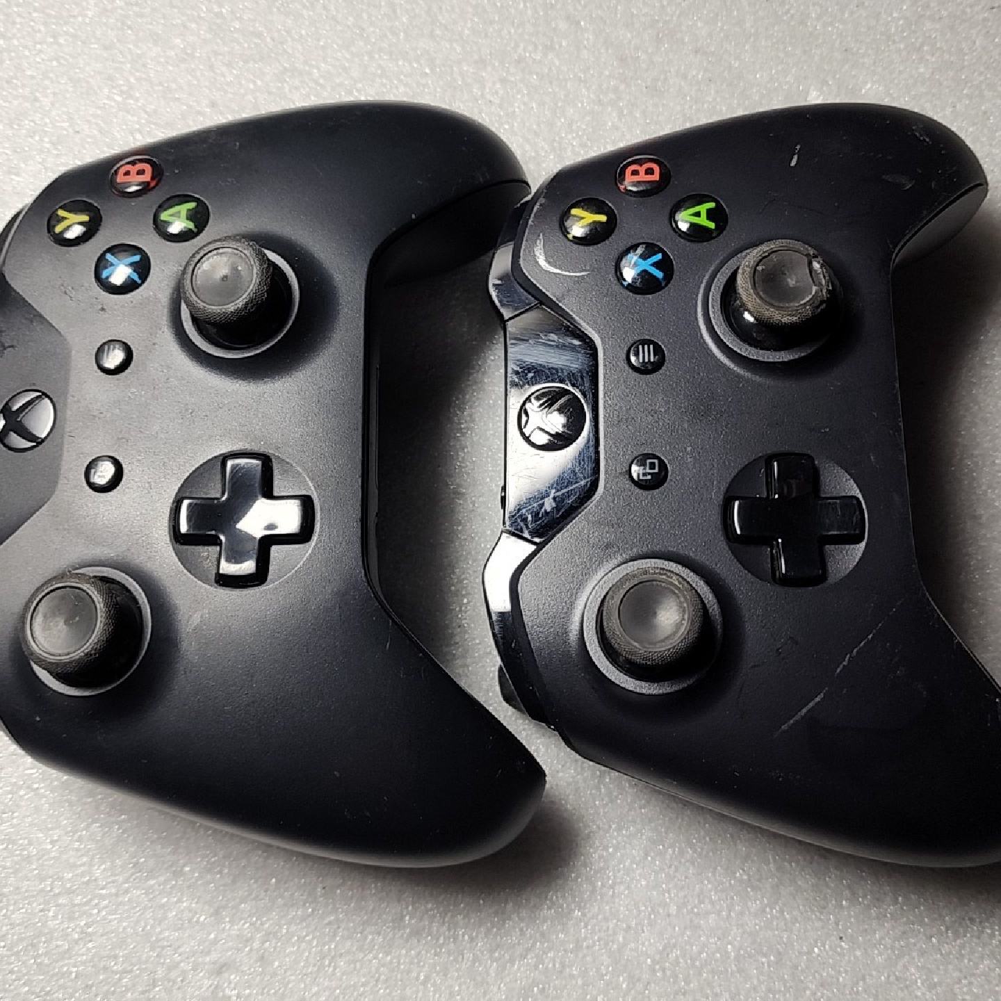 微软xbox原装手柄，成色一般如图，不带电池和电源，功能正常—议