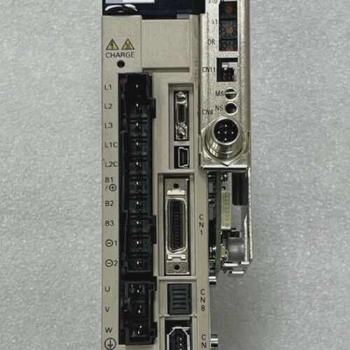 Yaskawa SGDV-R90AE1A Y895AB OCA05A Servopack 3PH 100W 200-23