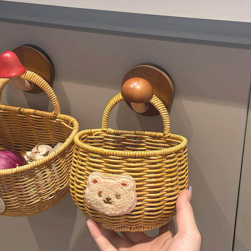 可爱小熊姜葱蒜收纳篮壁挂式厨房置物架调料整理盒挂钩仿藤编织