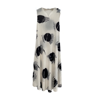 2026春夏褶皱系列波点伞形收腰显瘦大码女时尚高贵优雅妈妈连衣裙