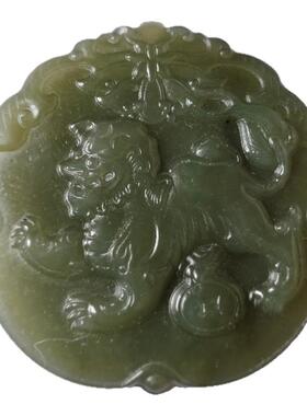 和田玉瑞兽狮子滚绣球平安吊坠