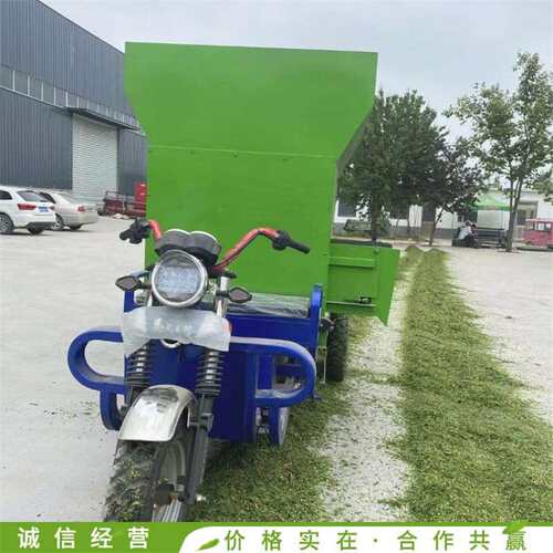 全自动上料搅拌撒料车 牛舍自动化设备饲料投喂车 羊棚运草给料车