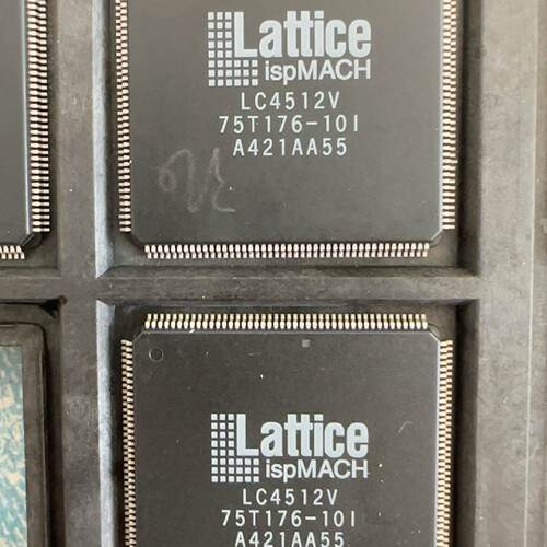 溢价-芯片LC4512V 75T176-10I