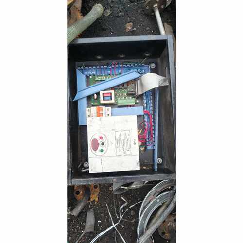 在线议价LG/LS变频器控制箱，带显示屏，内部有变频器、继电器、