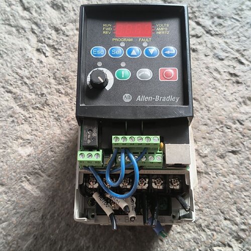 AB变频器 22A-B4P5N104 0.75KW 230V