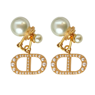 大字母镶珍珠CD吊坠耳夹2026年小众设计高级感无耳洞气质百搭耳饰