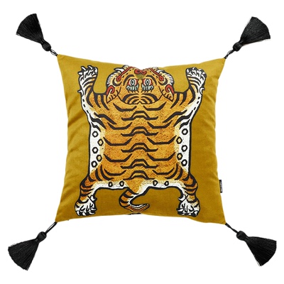 LIVINGinc.藏虎抱枕厚垂流苏