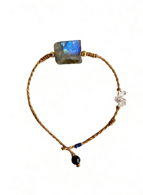 拥有神秘光芒的月光石手链