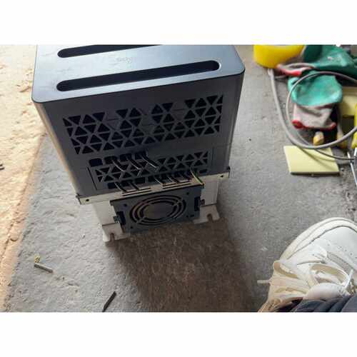 议价拆机施耐德ATV340D11N411KW380V功能维修