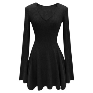 红色连衣裙女性感针织轻奢高级感秋冬短款毛衣裙子长袖新款圣诞节